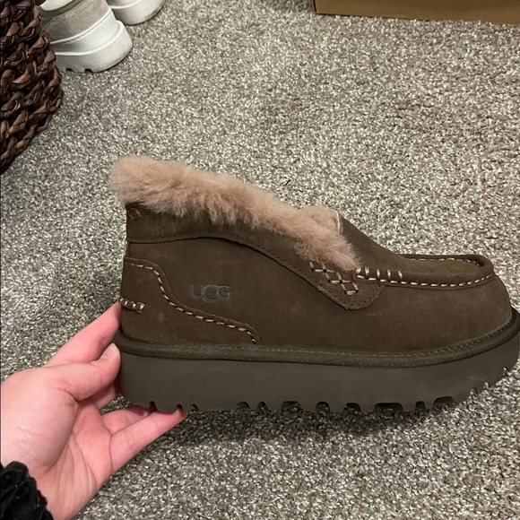 Brand new UGGs - Picture 3 of 6